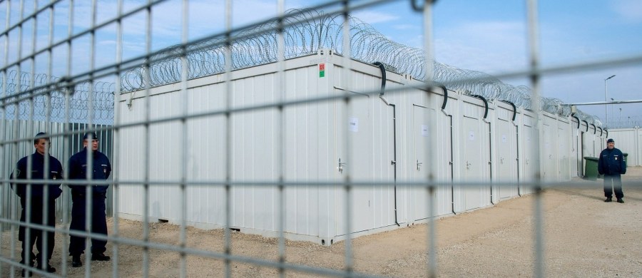 ​Dwóch migrantów próbowało dostać się nielegalnie w polskiej ciężarówce na terytorium Węgier od strony Serbii. Zostali zatrzymani - poinformowała w czwartek policja węgierska na portalu police.hu.