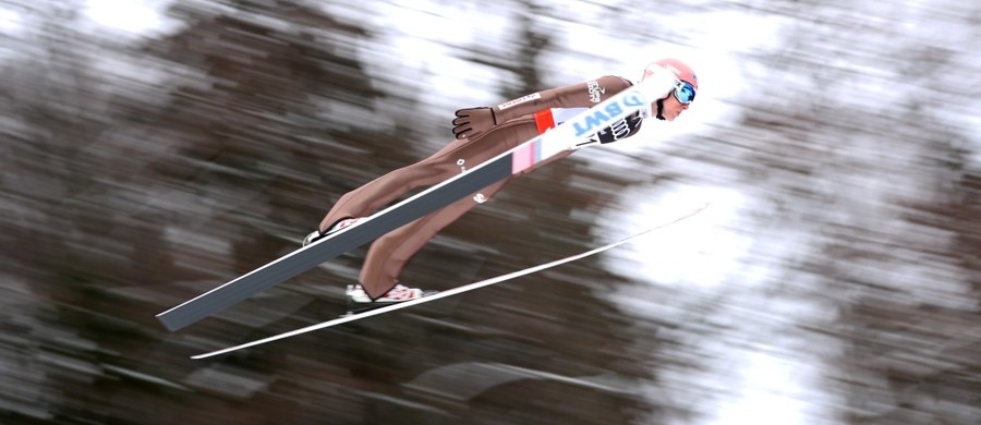 Zaplanowane na dziś kwalifikacje mistrzostw świata w lotach narciarskich odbędą się dzień później o godz. 14:30 - zdecydowali organizatorzy zawodów w niemieckim Oberstdorfie. Powodem jest zbyt silny wiatr. Polskę reprezentować będzie czterech skoczków.
