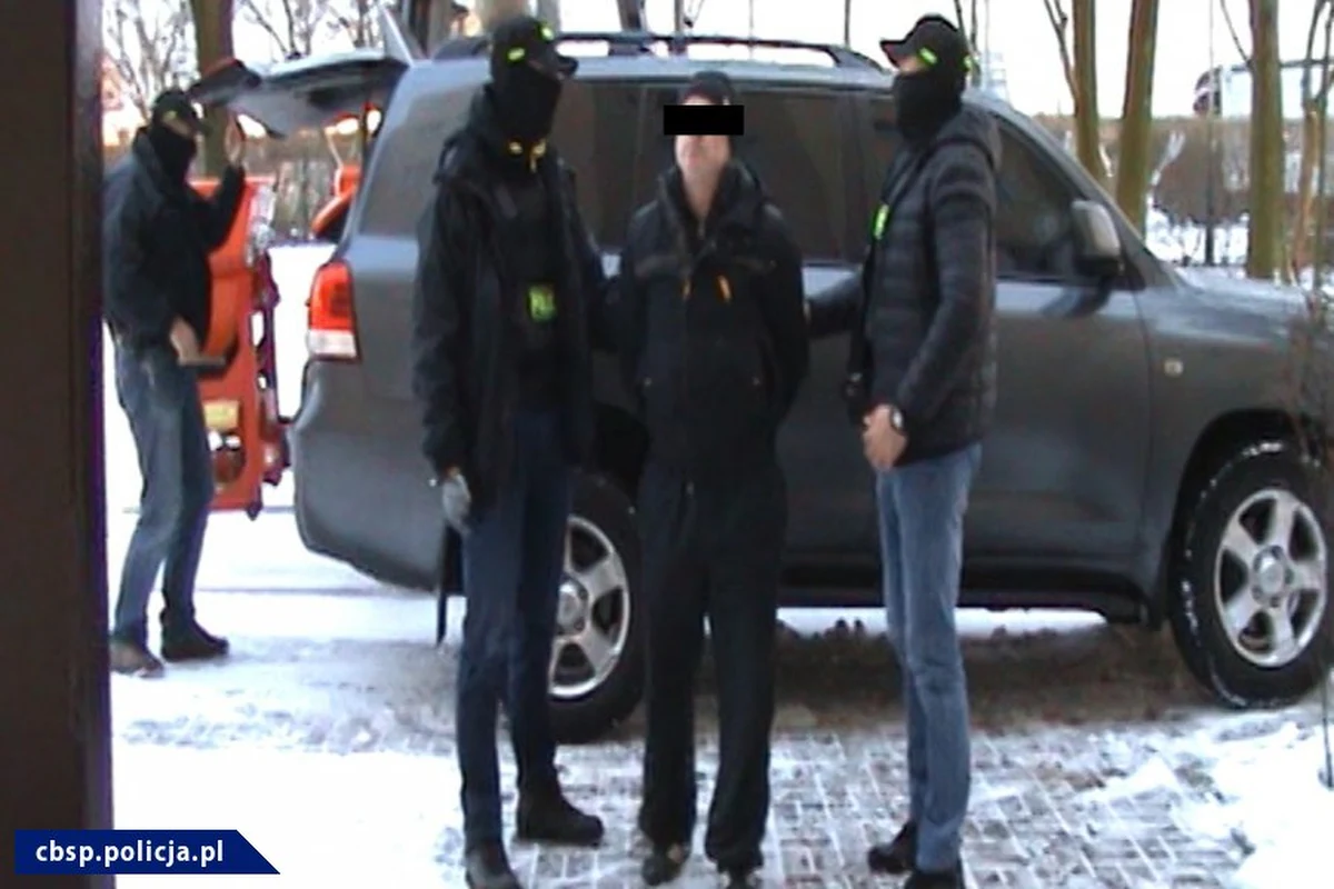 Zarzut porwania dla okupu połączonego ze szczególnym udręczeniem 76-letniego biznesmena z Krakowa postawiła krakowska prokuratura 61-letniemu Dariuszowi S., zatrzymanemu przez CBŚP - poinformował rzecznik Prokuratury Okręgowej w Krakowie prok. Janusz Hnatko. Zdaniem prokuratury, podejrzany działał wspólnie z Bogusławem K., który został m.in. w tej sprawie zatrzymany w grudniu ubiegłego roku. Sąd aresztował Dariusza S. na trzy miesiące.