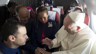 Papież udzielił ślubu… na pokładzie samolotu