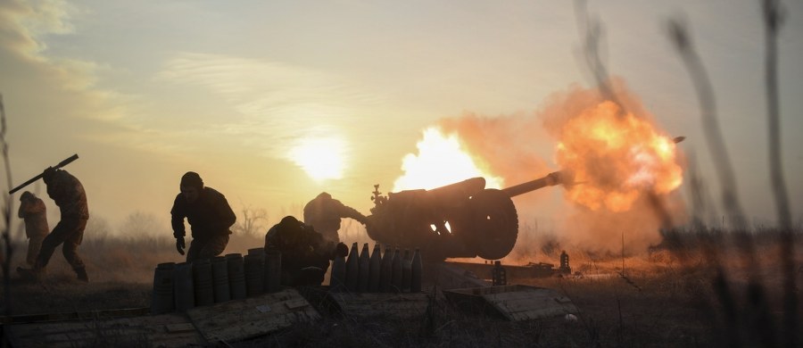 ​MSZ Rosji oceniło, że pewne zapisy przyjętej na Ukrainie ustawy o reintegracji Donbasu należy ocenić jako "przygotowaniem do nowej wojny". Ustawa przeczy porozumieniom mińskim; te ustalenia władze Ukrainy "składają do grobu" - oznajmił resort. Zdaniem rosyjskiego ministerstwa dokument, choć przeszedł pewne zmiany po pierwszym czytaniu, zachował główne nastawienie, którym jest - w ocenie MSZ - "ustawodawcze potwierdzenie" zamiaru władz Ukrainy, by "rozwiązać 'problem Donbasu' drogą siłową".