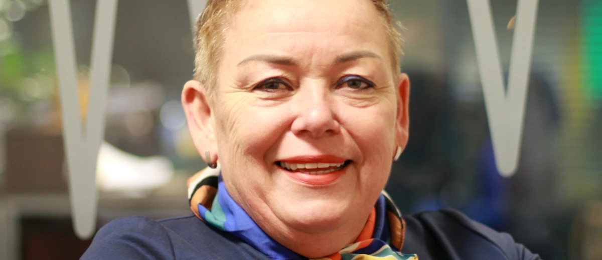 „Mamy poważny stan przedzawałowy (w szpitalach). Wielu dyrektorów ma problemy z dopięciem grafików. Mój szpital nie jest jednak jeszcze w tak dramatycznej sytuacji jak małe szpitale, gdzie niedobór kadry jest absolutnie widoczny” – powiedziała w Popołudniowej rozmowie w RMF FM Dorota Gałczyńska-Zych, dyrektor Szpitala Bielańskiego w Warszawie, komentując spór na linii lekarze-Ministerstwo Zdrowia. W tej sytuacji, jej zdaniem, jest kilka możliwości – zastosowanie systemu równoważnego pracy czy możliwość – jeśli dopuści ją Ministerstwo Zdrowia - dyżurowania specjalisty na kilku oddziałach. Zapytana przez Marcina Zaborskiego, czy zdecydowałaby się na wprowadzenie takiego rozwiązania, odpowiedziała: „Jak staniemy pod przysłowiową ścianą”. „W obecnej retoryce, że za wszystko odpowiada dyrektor szpitala, będę zmuszona do wyboru mniejszego zła (…). Ta zadyszka nie dotknie pierwszego miesiąca, bo grafiki rozlicza się w systemie 3-miesięcznym, ale luty - marzec może już stanowić wielki kłopot, dlatego wołamy, prosimy, żeby nam pomóc” – stwierdziła Gałczyńska-Zych. Dyrektor podkreśliła, że grupa zawodowa lekarzy jest bardzo odpowiedzialna i nie ma zagrożenia dla zdrowia pacjentów, choć lekarze są przemęczeni. Jako kolejny problem Gałczyńska-Zych wskazała biurokratyzację szpitali. Sposobem na przezwyciężenie tego problemu, w jej opinii, byłoby przyjęcie identycznego dla wszystkich szpitali systemu informatycznego. „Nie może być tak, że każdy świadczeniodawca wprowadza u siebie (własny) system informatyczny (…), to kwadratura koła”. „Kolejki w moim szpitalu, po wprowadzeniu sieci szpitali, nie skróciły się ani o milimetr. Każdy szpital pracuje tak jak jego otoczenie – czyli opieka przedszpitalna i poszpitalna – a jedna i druga sfera jest dalece niedoskonała (…)” – zaznaczyła dyrektor Szpitala Bielańskiego. 
