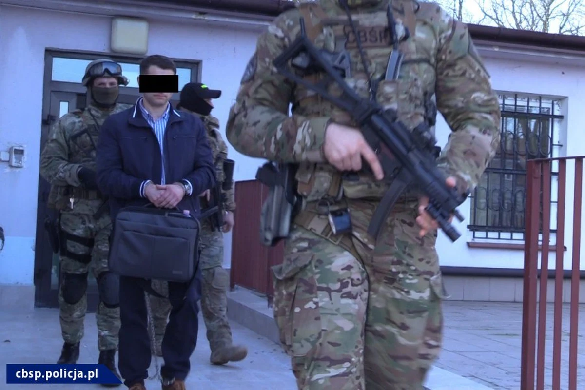 Policjanci CBŚP zatrzymali kolejną osobę powiązaną z tzw. grupą mokotowską zwaną "gangiem obcinaczy palców", specjalizującą się w porwaniach dla okupu. Sprawy uprowadzeń, w które byli zamieszani ludzie z gagu mokotowskiego rozpoczęły się w latach 2002 – 2005. Wówczas to, na terenie Warszawy i okolic doszło do szeregu uprowadzeń osób dla okupu. W większości zdarzeń działania sprawców charakteryzowała skrajna brutalność, m.in. obcinano palce ofiarom, torturowano je, a nawet dochodziło do zabójstw. Prowadzone śledztwo dotyczy około 30 uprowadzeń i 5 zabójstw.