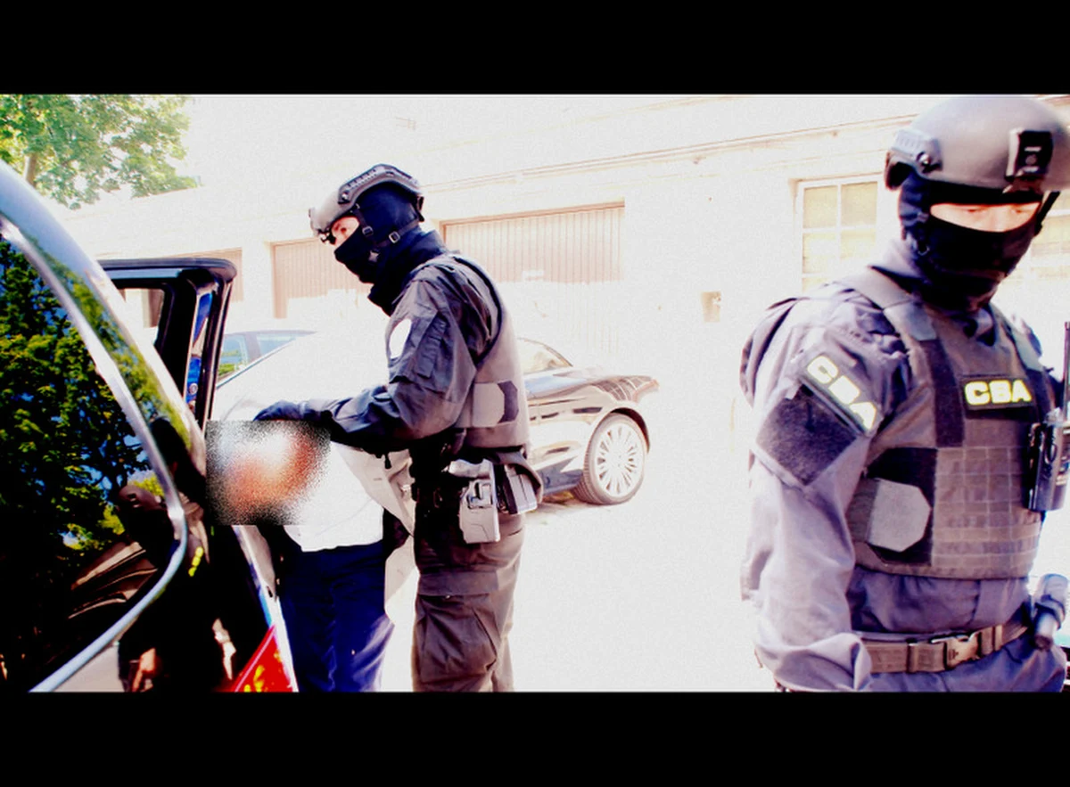 Centralne Biuro Antykorupcyjne zatrzymało trzecią osobę w sprawie korupcji przy budowie bloku energetycznego w Jaworznie. W środę zatrzymani zostali: kierownik ze spółki budującej blok i rzeszowski biznesmen, który wręczył mu 50 tysięcy złotych.