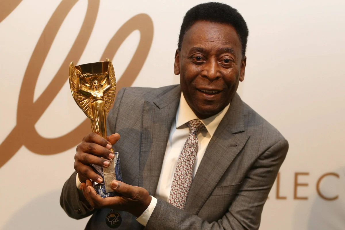 ​Legendarny piłkarz Pele, mistrz świata z 1958, 1962 i 1970 roku, zasłabł ze zmęczenia i został przewieziony do szpitala w Sao Paulo. 77-letni obecnie Brazylijczyk musiał odwołać planowaną w ten weekend wizytę w Londynie.