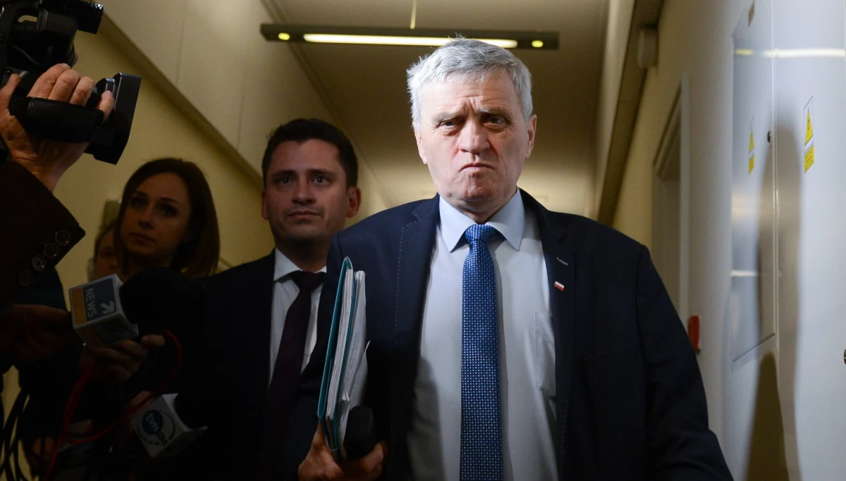 Senat nie wyraził zgody na zatrzymanie i tymczasowe aresztowanie senatora Stanisława Koguta. Wniosek do izby w tej sprawie złożyła prokuratura. To z pewnością zaskakująca decyzja - o zaakceptowanie wniosku prosił wczoraj polityków PiS prezes Jarosław Kaczyński.