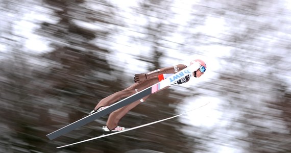 Wszystkich czterech polskich skoczków zobaczymy w konkursie mistrzostw świata w lotach narciarskich w niemieckim Oberstdorfie! Biało-czerwoni świetnie spisali się w kwalifikacjach: Kamil Stoch miał drugi rezultat, na czwartej pozycji uplasował się Stefan Hula, a ósmy był Dawid Kubacki. Nieco słabiej zaprezentował się Piotr Żyła, który znalazł się na 14. miejscu. Pierwsza z dwóch dzisiejszych serii konkursowych ma rozpocząć się o 16:00.