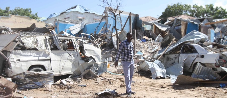 ​Somalijscy żołnierze przeprowadzili szturm na szkołę prowadzoną przez dżihadystów z ugrupowania Al-Szabab i uratowali 32 dzieci - poinformowały władze. Według islamistów, podczas szturmu zginęło czworo dzieci i nauczyciel. Rząd zaprzecza.