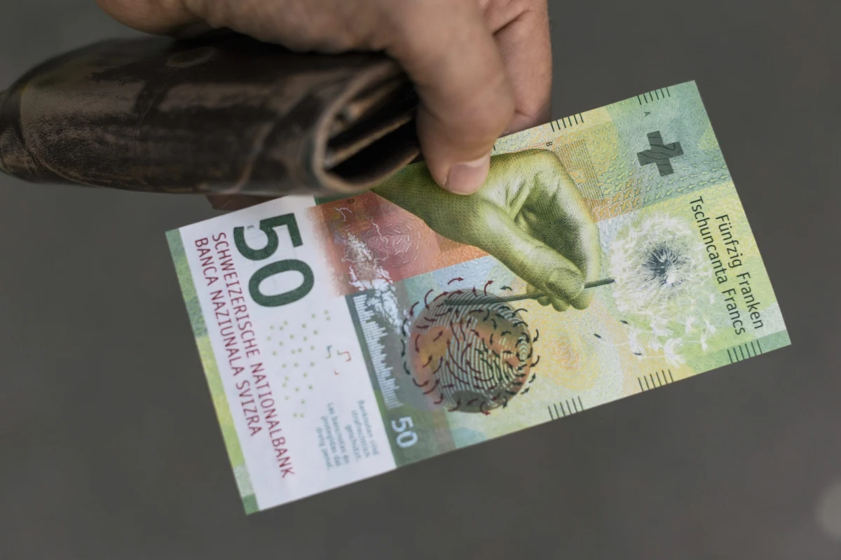 ​Sąd w Słowenii unieważnił kredyt hipoteczny zaciągnięty we frankach szwajcarskich, ponieważ kredytobiorca nie został poinformowany o wysokim ryzyku takiej umowy kredytowej. Poinformowali o tym w piątek prawnicy kredytobiorcy.