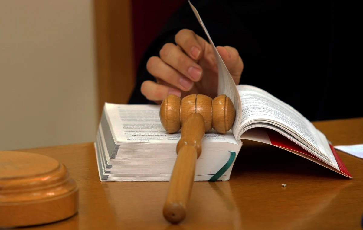 Na pół roku pozbawienia wolności skazał sąd rejonowy w Prudniku 49-letniego Bogusława Z., który zaatakował fotoreportera w trakcie pracy. Proces odbył się w trybie przyspieszonym. Wyrok nie jest prawomocny.