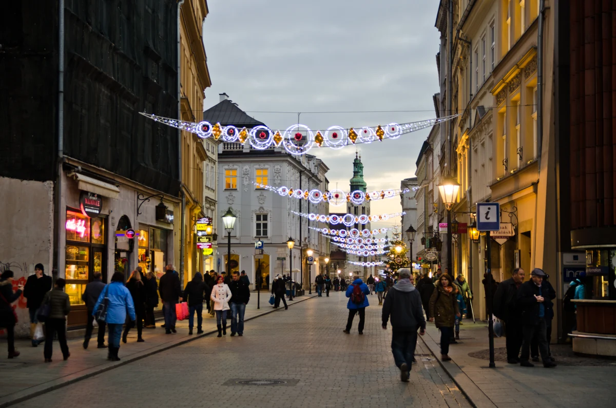 Na terenie Starego Miasta w Krakowie obowiązują nowe przepisy o Parku Kulturowym. Wśród nich jest ograniczenie liczby meleksów do 70 rocznie oraz zakaz nagabywania do klubów nocnych i rozdawania ulotek o niemoralnej treści.