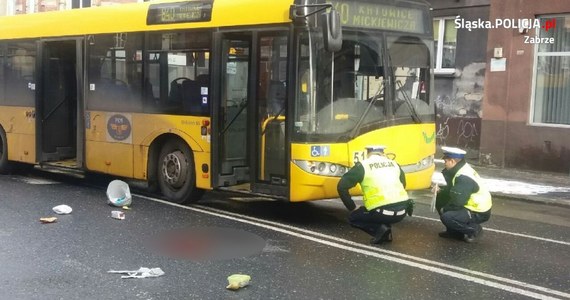 Sąd nie uwzględnił wniosku prokuratury, która chciała aresztowania na trzy miesiące kierowcy miejskiego autobusu, który w czwartek w Zabrzu potrącił na pasach 62-letnią kobietę. Według policji i prokuratury 22-latek prowadził pod wpływem narkotyków. Kobieta jest bardzo poważnie ranna.