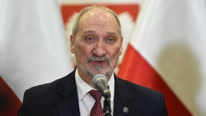 Zmiany w MON. Macierewicz dziękuje wiceministrom za "pełną poświęcenia służbę Polsce"