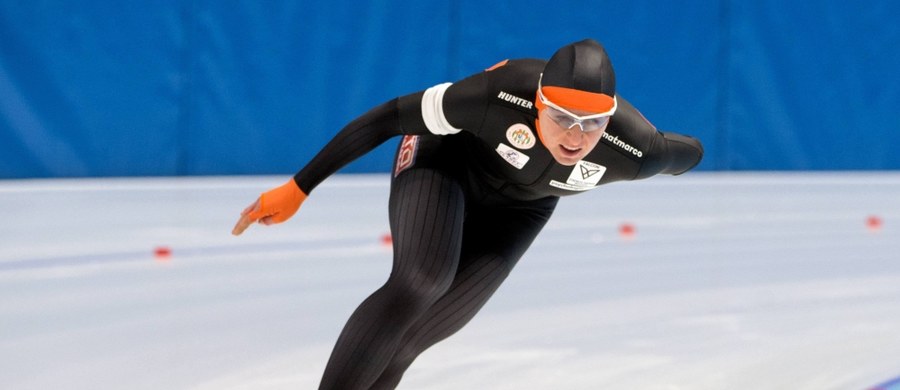 Natalia Czerwonka pokonała 1500 m w czasie 1.57,61 i zajęła piąte miejsce w zawodach Pucharu Świata w łyżwiarstwie szybkim, które odbywają się w niemieckim Erfurcie. Zwyciężyła Holenderka Ireen Wuest - 1.55,66. Katarzyna Bachleda-Curuś zajęła 17. pozycję - 1.59,29, a Luiza Złotkowska nie ukończyła wyścigu.