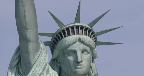 Statua Wolności, stojąca od 1886 r. na wyspie Liberty Island i dawne centrum przyjmowania emigrantów z Europy na wyspie Ellis - to pierwsze ofiary nieuchwalenia przez Kongres prowizorium budżetowego, które spowodowało zawieszenie działalności rządu USA.