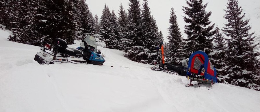 Polski skialpinista zginął w lawinie w słowackich Tatrach. Do tragedii doszło w Dolinie Żarskiej. 