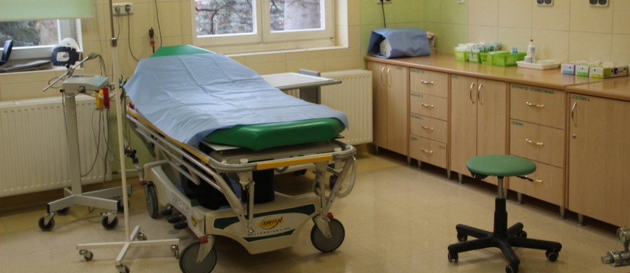 Szpital Uniwersytecki nr 2 im. dr. Jana Biziela w Bydgoszczy, w związku z wypowiedzeniem przez lekarzy klauzul opt-out, od poniedziałku "w sposób istotny" ograniczył zabiegi planowe - poinformowała rzeczniczka lecznicy Kamila Wiecińska.