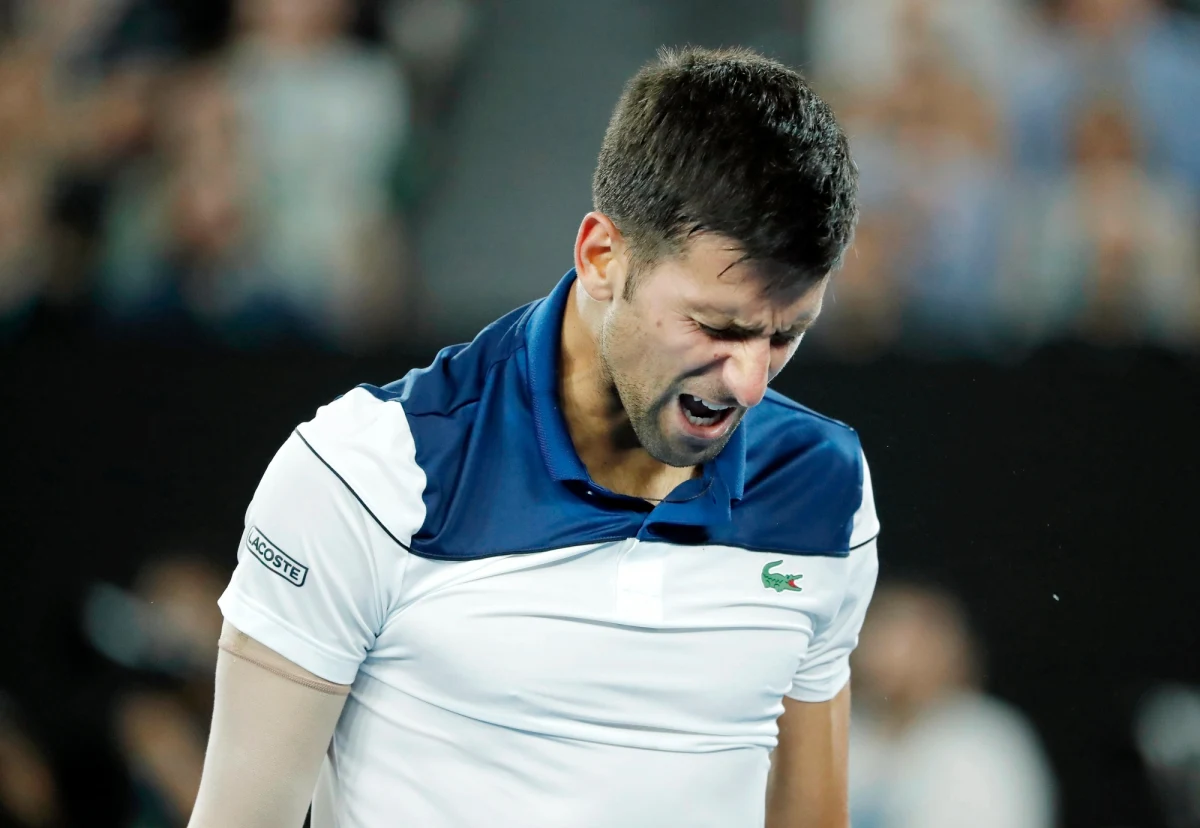 Sześciokrotny triumfator wielkoszlemowego Australian Open Novak Djokovic odpadł w 1/8 finału turnieju w Melbourne. Rozstawiony z "14" serbski tenisista przegrał z 58. w światowym rankingu Koreańczykiem Hyeonem Chungiem 6:7 (4-7), 5:7, 6:7 (3-7).