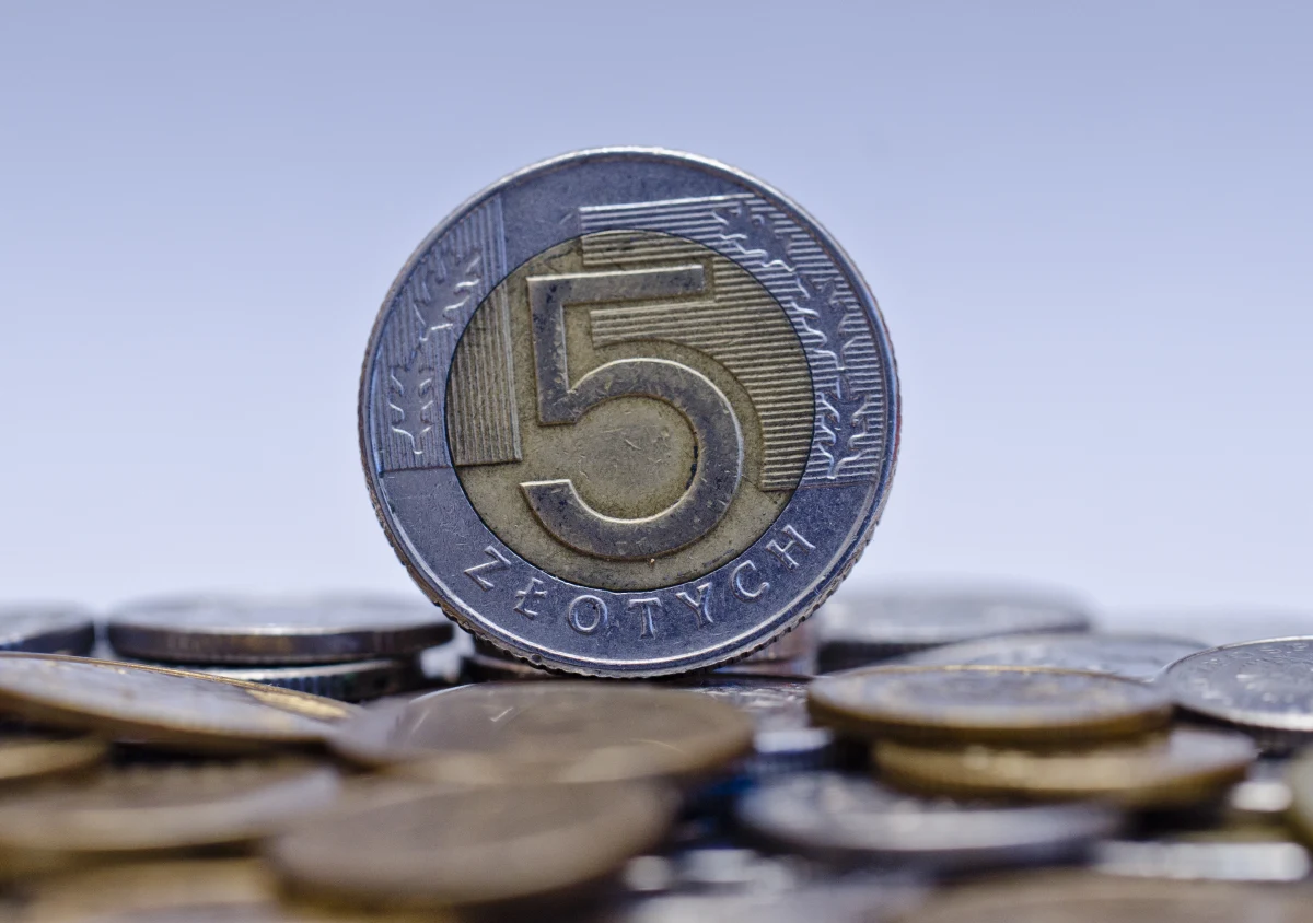 Nie będzie ulg dla przedsiębiorców, którzy uczestniczą w nowym systemie nauczania zawodowego. Od nowego roku szkolnego to firmy będą miały wpływ na program. Uczniowie pięcioletnich techników i dwustopniowych szkół branżowych mają też część nauki odbywać bezpośrednio u przedsiębiorcy. Biznesmen nie dostanie za to jednak żadnych ulg - na przykład podatkowych.