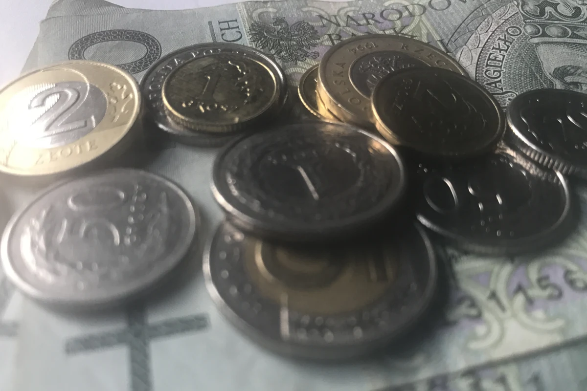 ​Stawiamy na strategię 3xP, czyli Prostotę, Przejrzystość i Przyjazność sytemu. Robimy przegląd przepisów w celu wyłapywania "nadregulacji" - mówi minister finansów Teresa Czerwińska we wtorkowym wywiadzie dla "Rzeczpospolitej".