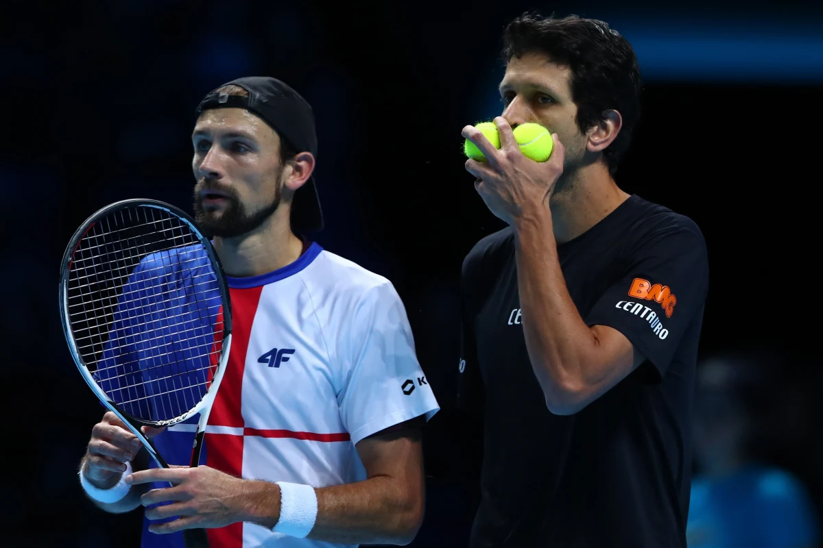 ​Najwyżej rozstawieni Łukasz Kubot i brazylijski tenisista Marcelo Melo odpadli w ćwierćfinale debla w wielkoszlemowym Australian Open. Drogę do "czwórki" zamknęła im porażka z Japończykiem Benem Mclachlanem i Niemcem Janem-Lennardem Struffem 4:6, 7:6 (7-4), 6:7 (5-7).
