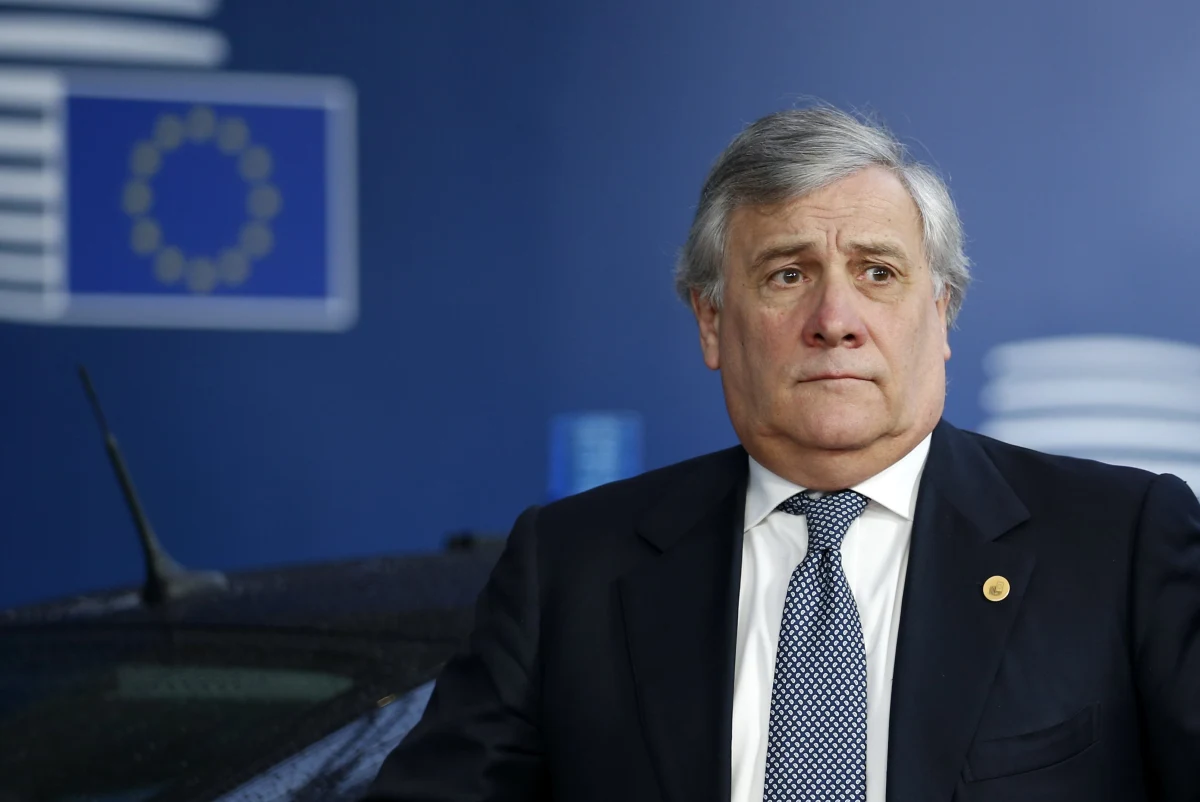Przewodniczący PE Antonio Tajani od rana we wtorek przyjmuje w swoim gabinecie skonfliktowanych Ryszarda Czarneckiego z PiS i Różę Thun z PO. Chodzi o spór wywołany wypowiedzią Czarneckiego, który porównał Thun do szmalcownika w związku z udziałem w reportażu, który krytykował Polskę. Materiał nadała niemiecka telewizja. 