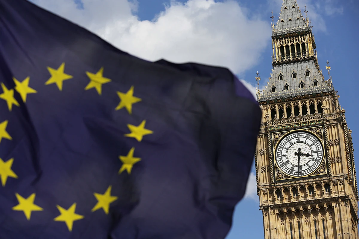 ​Brytyjski dziennik "The Times" podał, że Unia Europejska rozważa zapłacenie ok. 230 mln euro za rejestrację mieszkających w Wielkiej Brytanii obywateli państw UE w systemie do uzyskania statusu osoby osiedlonej, który ochroni ich prawa po Brexicie.