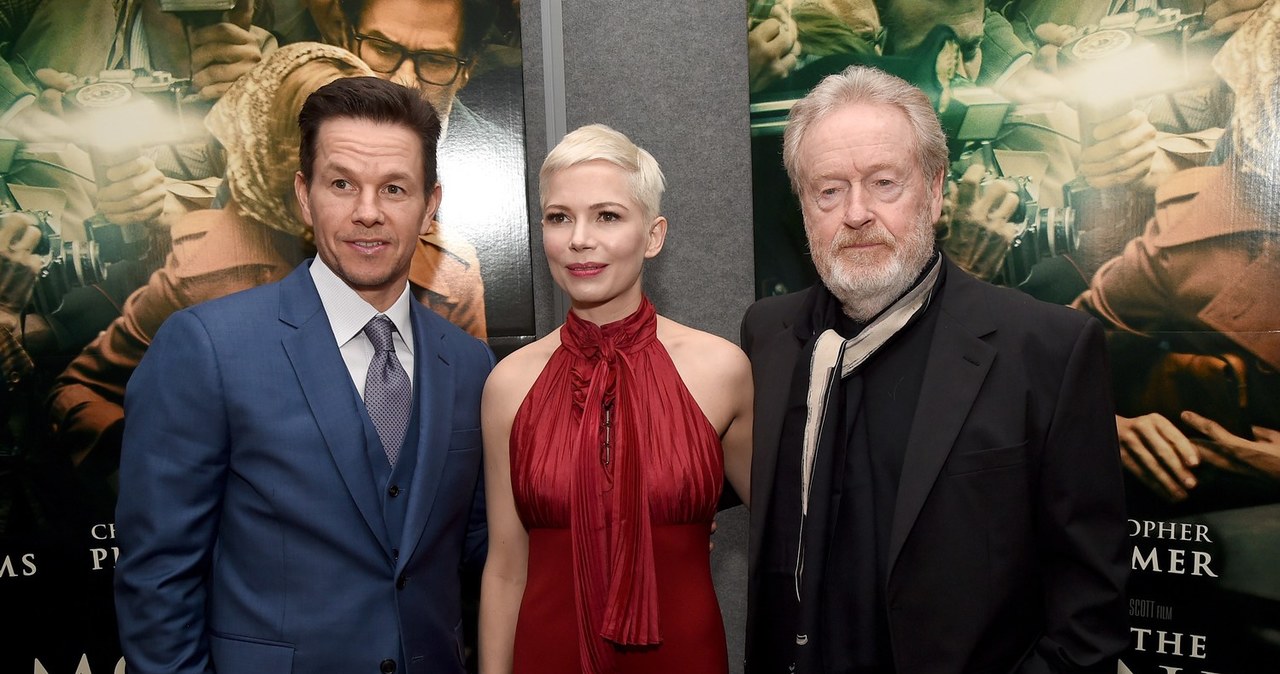 "Zgodziłam się na tę rolę bez wahania. Wystarczyło, że usłyszałam słowa... Ridley Scott. Więcej mnie nie obchodziło" - wyznaje Michelle Williams, która gra główną bohaterkę filmu "Wszystkie pieniądze świata". Tytuł trafi na ekrany polskich kin w najbliższy piątek, 26 stycznia. Tyle zamieszania jak wokół tej produkcji, nie było w Hollywood chyba nigdy. Dlaczego?