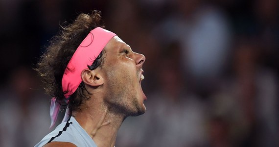 Lider rankingu tenisistów Rafael Nadal nie zagra po raz szósty w półfinale wielkoszlemowego Australian Open. Hiszpan, który skarżył się na problemy z nogą, skreczował z rozstawionym z "szóstką" Marinem Cilicem przy stanie 3:6, 6:3, 6:7 (7-5), 6:2, 2:0 dla Chorwata. Nadal pod koniec ubiegłego roku miał kłopoty z kolanem. Z tego powodu wycofał się z wszystkich styczniowych startów poprzedzających Australian Open.