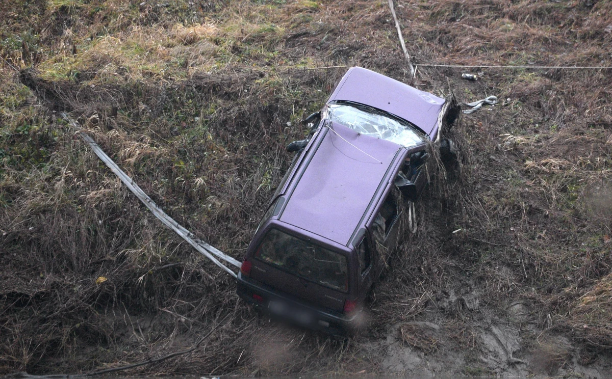 Katedra i Zakład Medycyny Sądowej Uniwersytetu Medycznego w Lublinie przekazały przemyskiej prokuraturze wyniki badań krwi ofiar wypadku w Tryńczy na Podkarpaciu. 25 grudnia ubiegłego roku do rzeki wpadło tam auto, którym podróżowało pięć osób: trzy nastolatki i ich dwaj koledzy. Teraz okazuje się, że obaj młodzi mężczyźni byli pijani. 