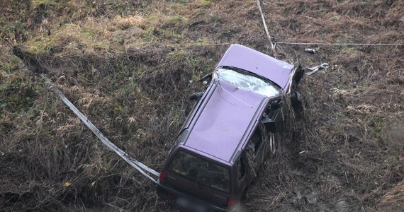 Katedra i Zakład Medycyny Sądowej Uniwersytetu Medycznego w Lublinie przekazały przemyskiej prokuraturze wyniki badań krwi ofiar wypadku w Tryńczy na Podkarpaciu. 25 grudnia ubiegłego roku do rzeki wpadło tam auto, którym podróżowało pięć osób: trzy nastolatki i ich dwaj koledzy. Teraz okazuje się, że obaj młodzi mężczyźni byli pijani. 