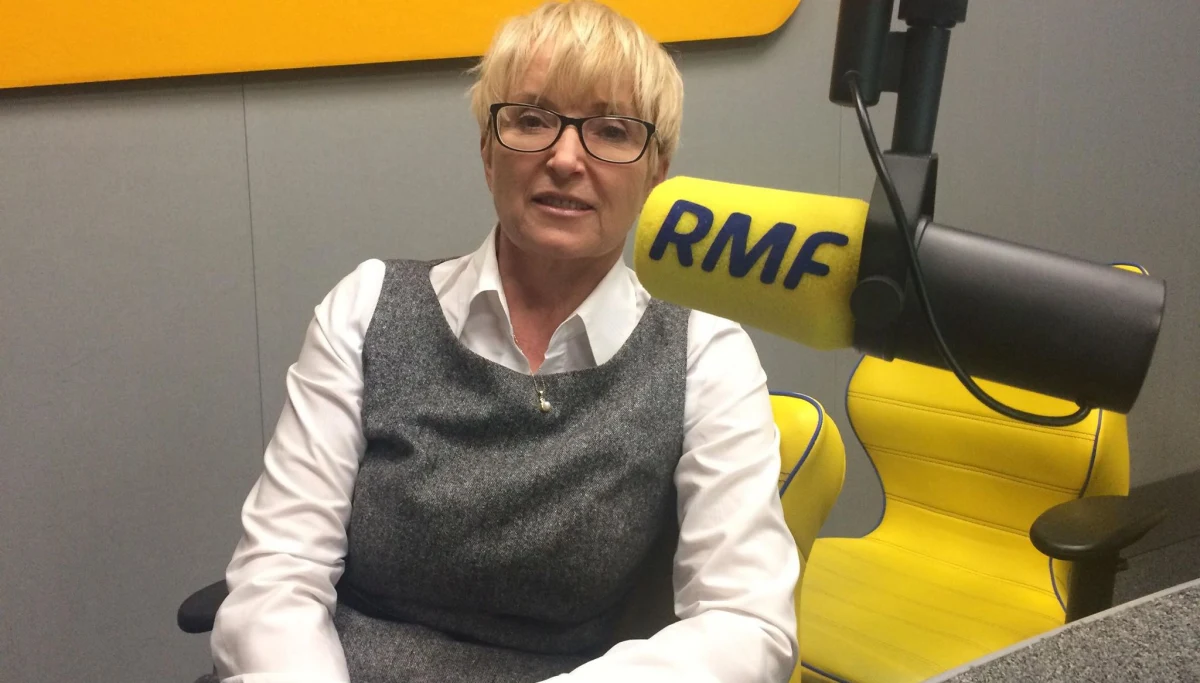 "Zdecydowała się podjąć tego trudnego wyzwania. Jest osobą odpowiedzialną, mądrą i wie, co robi" – powiedziała sędzia Beata Morawiec o wyborze Małgorzaty Gersdorf na przewodniczącą Krajowej Rady Sądownictwa. "Bierze pod uwagę, że musi stać na straży praworządności, a więc musi na siebie wziąć odpowiedzialność jako prezes Sądu Najwyższego i przewodniczący KRS" – dodała Morawiec, gość Popołudniowej rozmowy w RMF FM. "W każdym stadzie znajdzie się czarna owca" – tak Morawiec, która jest przewodnicząca Stowarzyszenia Sędziów Themis, skomentowała oświadczenie: "Przestrzegamy wszystkich sędziów przed udziałem w procedurze wyboru do nowej KRS, gdyż organ ten jest powoływany niezgodnie z konstytucją". "Normalny, prawdziwy, dobrze wykształcony, logicznie myślący sędzia nigdy nie zdecyduje się na legitymizowanie swoją osobą organu, który jest niekonstytucyjny" – dodała. O osobach, które zdecydowały się na kandydowanie do KRS powiedziała: "Będą musiały się tłumaczyć nie tylko przed Bogiem i historią, ale również przed osobami, które będą kwestionowały decyzje podejmowane przez niekonstytucyjną radę". Mianem „skandaliczne” określiła sędzia Morawiec wypowiedzi premiera Mateusza Morawieckiego między innymi w wywiadzie dla "The Washington Examiner". "Jeżeli urzędnik państwowy ma wiadomości świadczące o tym, że ktoś jest korumpowany albo w jakikolwiek inny sposób narusza prawo, ma obowiązek zawiadomić o tym prokuraturę. Jeżeli tego nie robi, popełnia przestępstwo” – powiedziała. "Jest dla nas przerażające, że premier polskiego rządu obejmując stanowisko, jak i spotykając się po raz pierwszy na gremium międzynarodowym z różnymi ludźmi, tak negatywnie wypowiada się na temat organów władzy sądowniczej w kraju, w którym on też funkcjonuje i w kraju, który nam do tej pory tą praworządność gwarantował” – oświadczyła sędzia Beata Morawiec w rozmowie z Marcinem Zaborskim.     