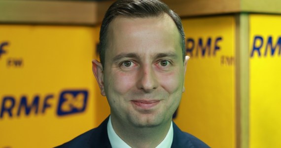 „PSL zachowuje się jak partia, która jest tradycyjna i nowoczesna” - powiedział w Porannej rozmowie w RMF FM Władysław Kosiniak-Kamysz, mówiąc o programie Stronnictwa na najbliższe wybory samorządowe. Wśród propozycji PSL jest m. in. budowa metra dla każdej metropolii powyżej 1 mln mieszkańców oraz budowa gmin w każdej gminie. „To nie jest powrót do przeszłości – to jest propozycja dla przyszłości. Polska to nie jest tylko Warszawa” – podkreślił prezes Polskiego Stronnictwa Ludowego. „Nasze obietnice o kinach to nie są gruszki na wierzbie. To jest propozycja programu, gdzie każda gmina będzie na swoje własne potrzeby i warunki dostosowywać go do konkretnej miejscowości. To propozycja, która wynika z rozmów z mieszkańcami” – podkreślił zaznaczył Kosiniak-Kamysz. „Wpisałbym dostęp do Internetu do konstytucji – tak jak jest w Estonii (…). Trzeba mieć kolejne wzywania” – dodał. „Odejścia się zdarzają. To jest drugie odejście spośród posłów. I po pierwszym nie mówiliśmy o kłusownictwie politycznym, bo nie rozbijało to klubu. Ale w momencie kiedy z perfidią ustala się termin przejścia na dzień, kiedy mamy konwencję, to inaczej tego nie można określić” - podkreślił prezes PSL, komentując odejście posła Mieczysława Baszki do Porozumienia. „Nie zagraliśmy w scenariuszu PiS-u. Nie udało się zniszczyć PSL-u na 100-lecie polskiej niepodległości” - podkreślił Kosiniak-Kamysz. 
