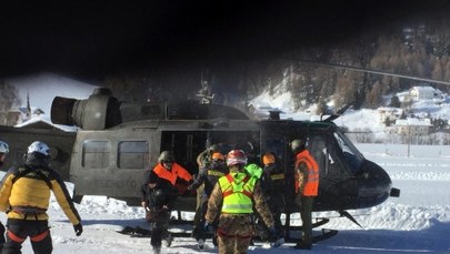 Włochy: Śmigłowcami ewakuowano turystów z hoteli w rejonach zagrożonych lawinami