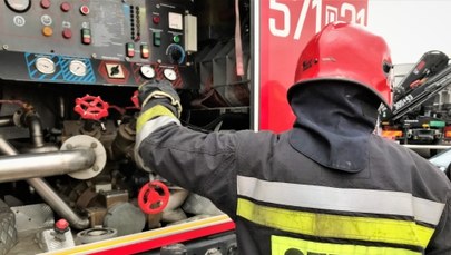 Dąbrowa Górnicza: Pożar hali opanowany. Zawalił się dach