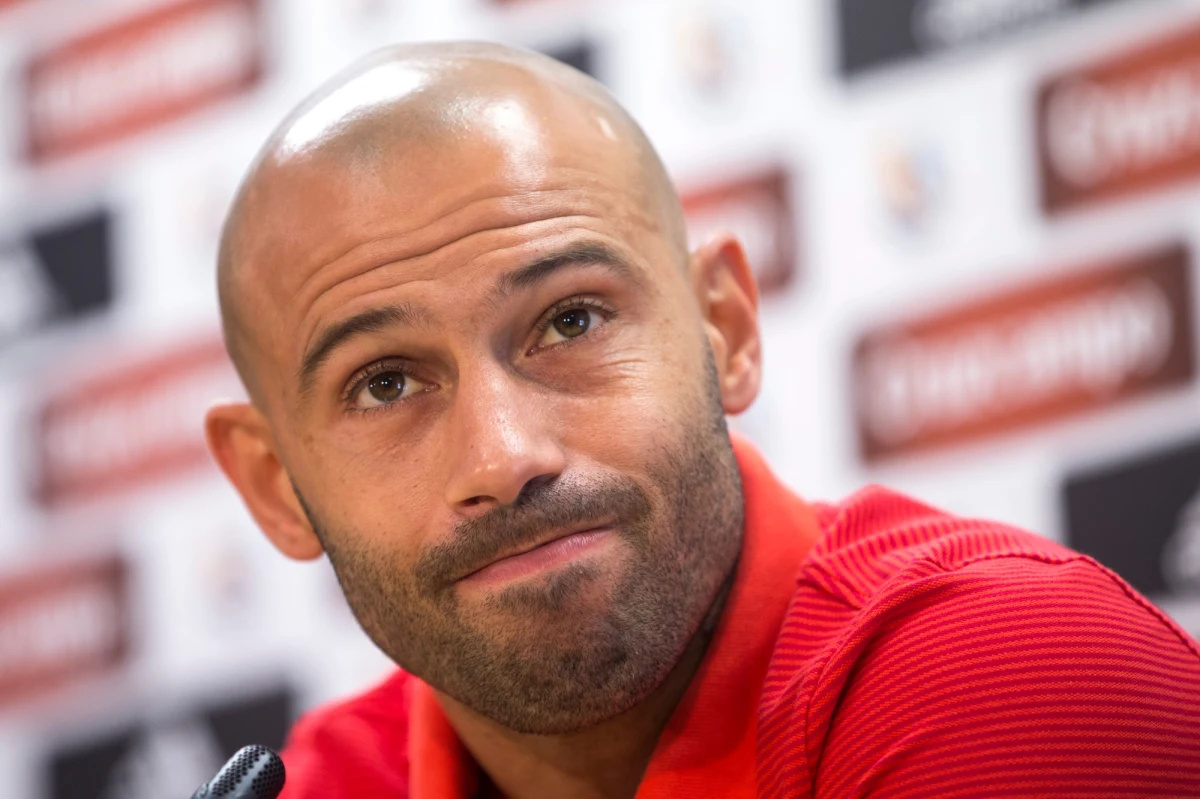 Javier Mascherano żegna się z Barceloną. Argentyński obrońca, występujący także na pozycji defensywnego pomocnika, reprezentował barwy "Dumy Katalonii" przez 7,5 roku: w 334 meczach. W środę odbędzie się oficjalne pożegnanie 33-letniego zawodnika, które - jak zapowiedział klub - będzie transmitowane na żywo m.in. na Facebooku i YouTube.