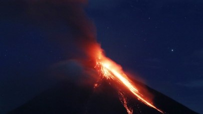 Gigantyczna chmura popiołu nad wulkanem. Eksperci ostrzegają przed silnym wybuchem
