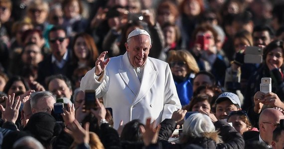 ​Papież Franciszek powiedział, że nie można iść na żaden kompromis w sprawie wykorzystywania dzieci. W ten sposób przywołał swe słowa na temat pedofilii z niedawnej pielgrzymki do Chile i Peru. Mówił też o pladze korupcji, która "niszczy serce". 