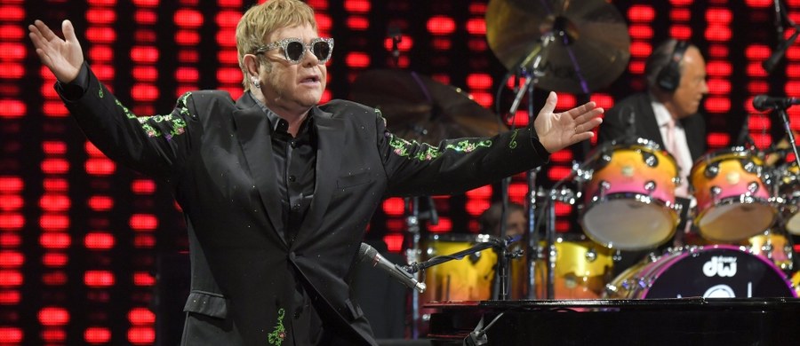 Po 50 latach na scenie Elton John rezygnuje z dużych tras koncertowych – takie informacje pojawiły się w brytyjskich mediach. Głównym powodem mają być problemy ze zdrowiem. 