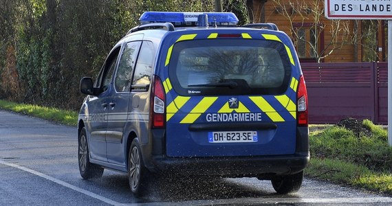 Francuska żandarmeria prowadzi śledztwo w sprawie tajemniczej śmierci polskiego kierowcy koło Lyonu - dowiedział się francuski korespondent RMF FM Marek Gładysz. Ciało 21-letniego Krzysztofa G. ze Szczytna zostało znalezione koło zaparkowanej na poboczu furgonetki, którą wcześniej prowadził.