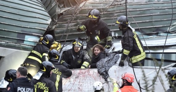 Co najmniej trzy osoby zginęły, a ponad 50 zostało rannych, w tym wiele ciężko w wypadku pociągu koło Mediolanu na północy Włoch. Skład wykoleił się. Według najnowszych hipotez powodem było uszkodzenia torów.