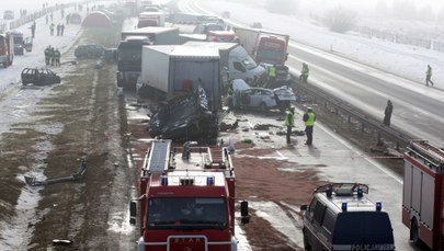 Prokuratura zawiesza śledztwo ws. karamboli, bo… nie doczekała się opinii biegłych