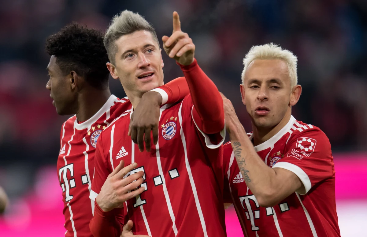 Kapitan reprezentacji Polski Robert Lewandowski znalazł się w składzie "jedenastki" wszech czasów Bayernu Monachium! Przygotowała ją oficjalna strona Bundesligi. Polak trafił do tego grona obok takich legend jak Franz Beckenbauer czy Gerd Mueller.