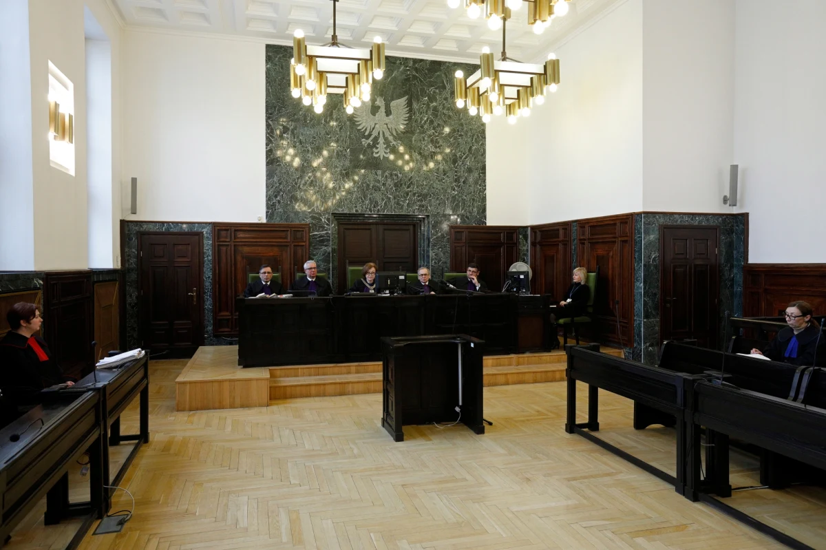 Sąd Apelacyjny w Białymstoku utrzymał karę dożywocia w sprawie o zabójstwo Jarosława Rudnickiego, jednego z akcjonariuszy miejscowej Jagiellonii, w przeszłości m.in. wiceprezesa tego klubu. 56-letni Rudnicki zmarł pod koniec lutego ubiegłego roku w wyniku obrażeń, których doznał kilka dni wcześniej. Znaleziono go wtedy brutalnie pobitego na przystanku autobusowym w Dobrzyniewie Dużym k. Białegostoku.