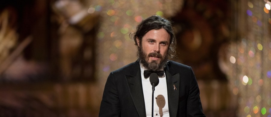 Casey Affleck - aktor nagrodzony w 2017 r. przez Amerykańską Akademię Sztuki i Wiedzy Filmowej za najlepszą pierwszoplanową rolę męską w filmie "Manchester by the Sea" nie weźmie w tym roku udziału w oscarowej gali. Zgodnie z tradycją, powinien wręczyć statuetkę najlepszej aktorce. Affleck oskarżany jest o to, że na planie wyreżyserowanego przez siebie filmu dopuszczał się molestowania seksualnego. Amerykańskie media podkreślają, że po aferze wokół producenta Harveya Weinsteina jego obecność na gali wywołałaby skandal. 