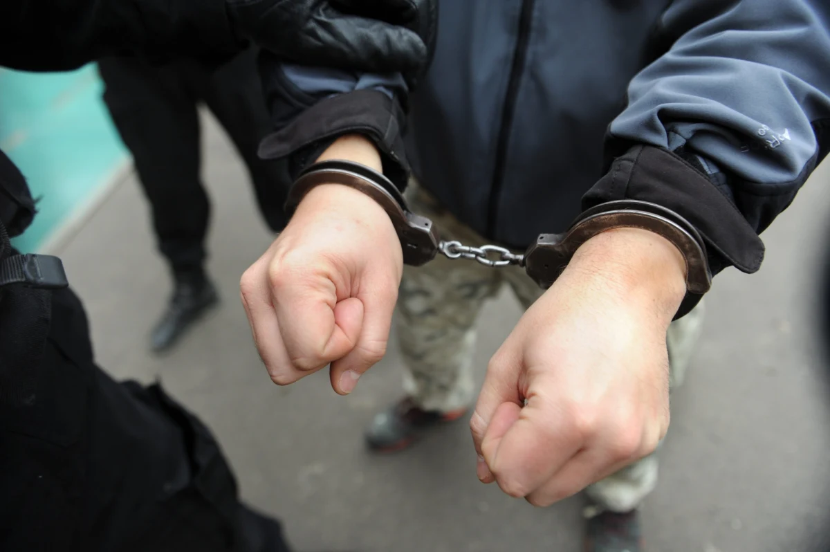 Brytyjska policja aresztowała 13 Polaków podejrzanych o udział w czerpaniu korzyści z współczesnego niewolnictwa i wykorzystywania pracowników. Doszło do tego w Handsworth na przedmieściach Birmingham w regionie West Midlands. 