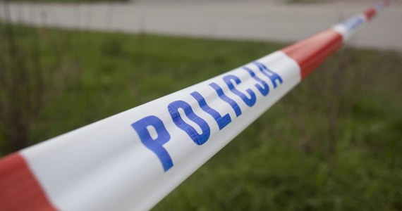 Martwy ludzki płód znaleziono we wtorek w przepompowni ścieków w Sworawie koło Poddębic w Łódzkiem. Na zwłoki natknęli się pracownicy firmy kanalizacyjnej w czasie prowadzenia prac serwisowych sieci. 