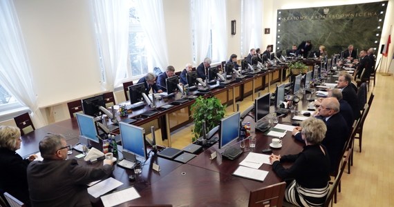 Do Sejmu wpłynęło 18 kandydatur na członków Krajowej Rady Sądownictwa - poinformował dyrektor Centrum Informacyjnego Sejmu Andrzej Grzegrzółka. Wczoraj upłynął termin ich przedstawiania. CIS nie ujawnia na razie nazwisk zgłoszonych osób.