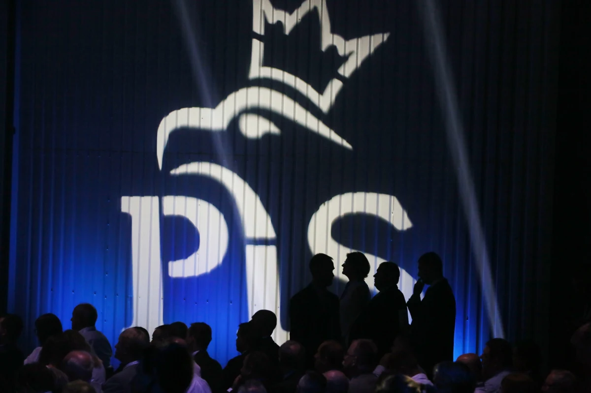 W sobotę zbierze się Rada Polityczna Prawa i Sprawiedliwości. Jednym z tematów obrad ma być wybór nowego szefa Komitetu Wykonawczego partii w miejsce Joachima Brudzińskiego, który na początku roku objął funkcję szefa resortu spraw wewnętrznych i administracji. 