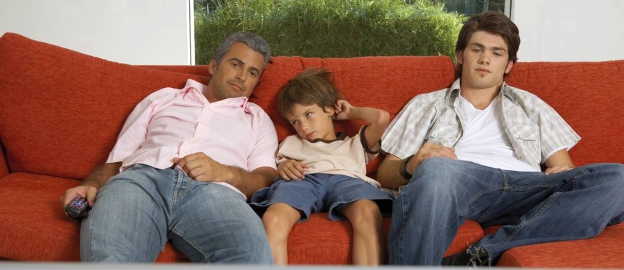 Ponad jedna trzecia trzydziestolatków we Włoszech dostaje kieszonkowe od rodziców, dziadków i krewnych, którzy muszą pomagać im finansowo - taki wynik sondażu znalazł się w analizie na temat sytuacji młodych ludzi i ich szans na rynku pracy.